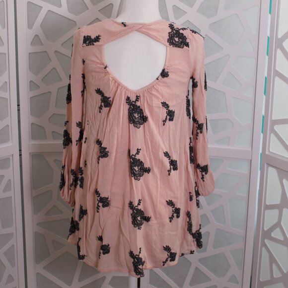 Free People size X-Small Women’s Emma Pink Gray Floral Embroidered Dress - Picture 4 of 13